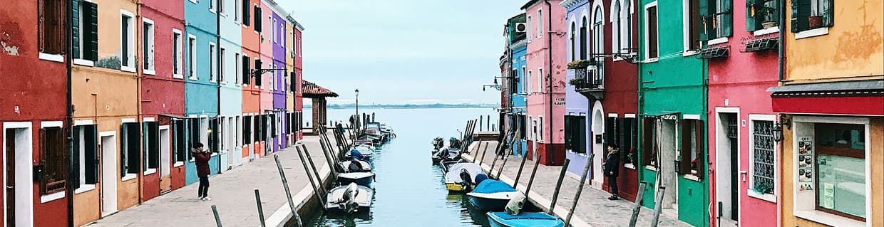 مشهد طبيعي استوائي